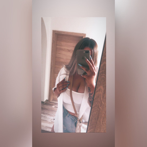 emy-rosalyn profile picture