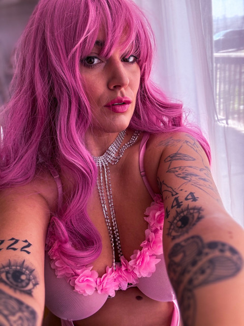 Lola Rose profile picture