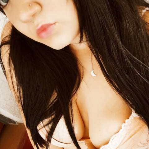 Moon 🌙 profile picture