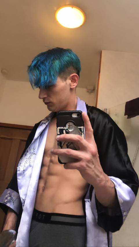 @hot-brit-gay-guy @hot-brit-gay-guy