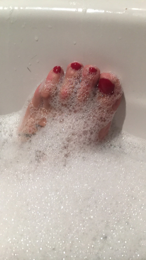 Twin feet in…. profile picture
