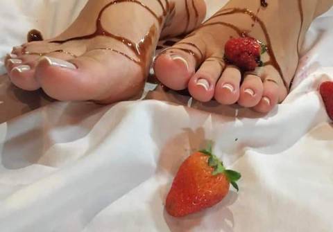@feetsexyx10 @feetsexyx10